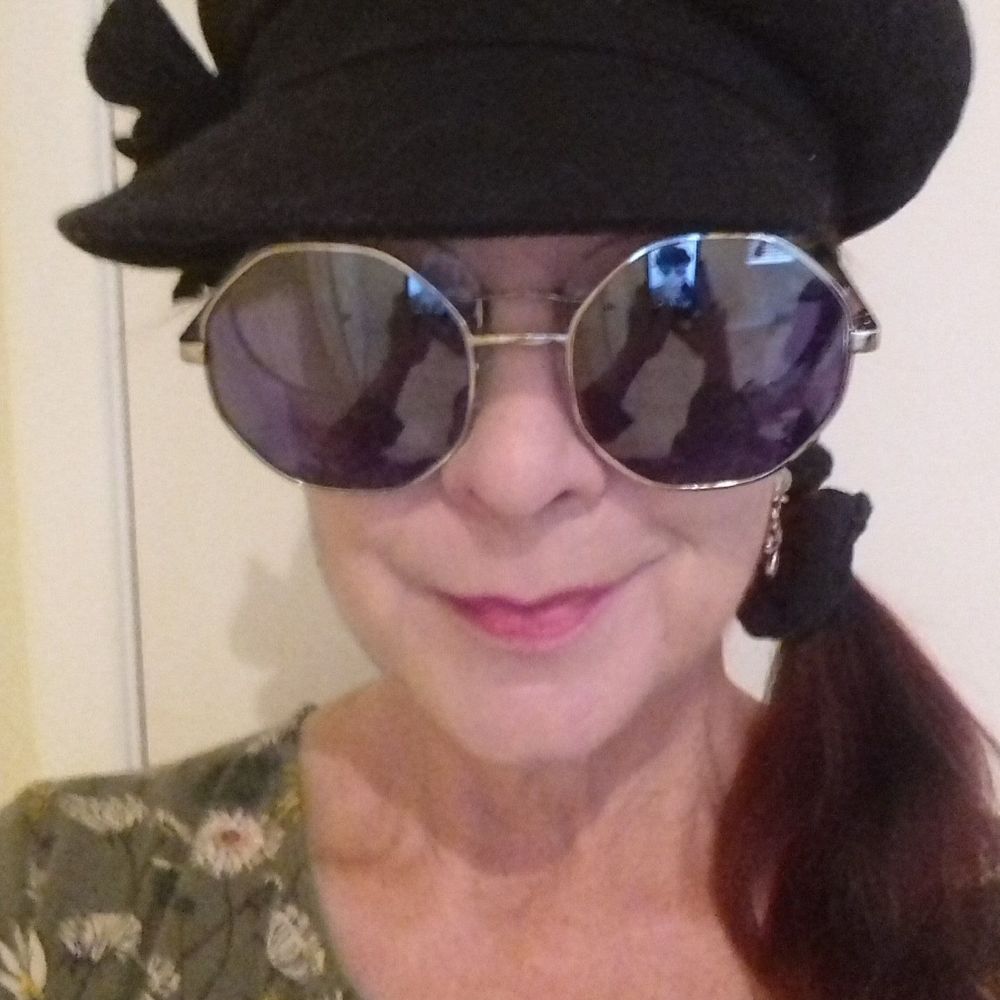 Meet your Posher, Crystal